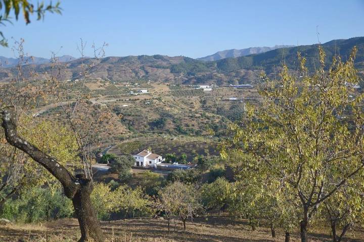 Chalet para 5 personas, con piscina además de jardín y vistas, Se admiten mascotas en Sierra de las Nieves - 2