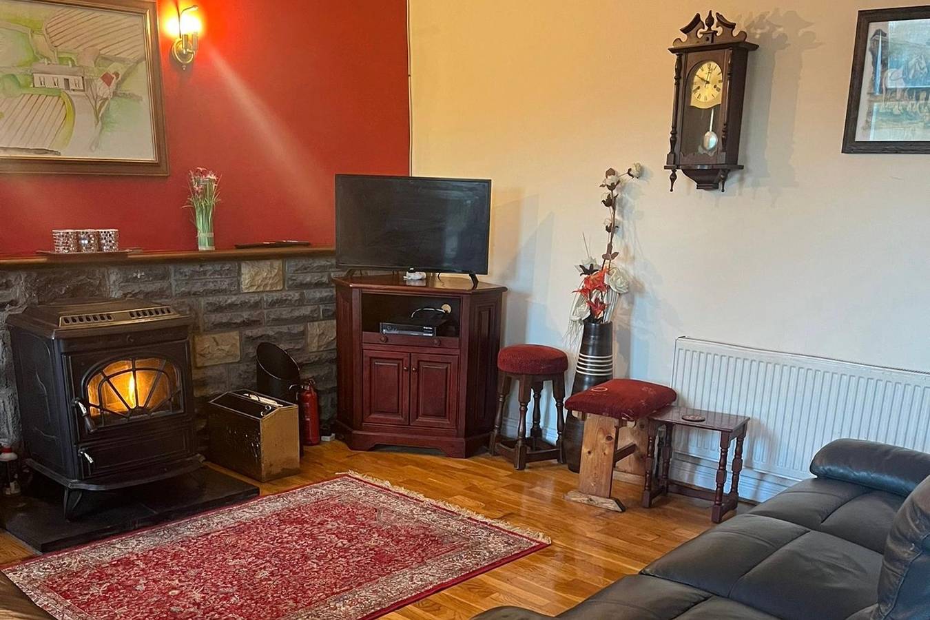 3 Bed Cottage - Sleeps 7 - Parking - Play Area in Claremorris=Swinford Municipal District, County Mayo