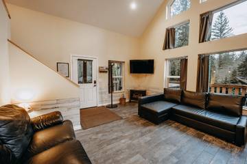 Log Cabin for 8 Guests in Cascade Range, North Cascades National Park, Picture 1