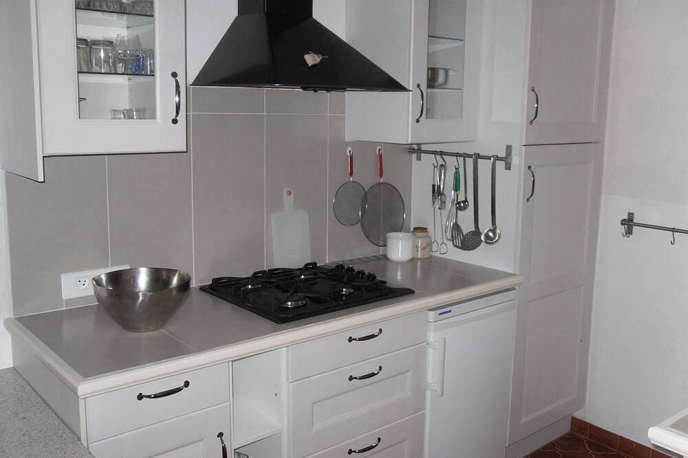 T2 im Erdgeschoss in provenzalischen Bastide mit Schwimmbad, im Herzen des Luberon in Castellet, Regionaler Naturpark Luberon