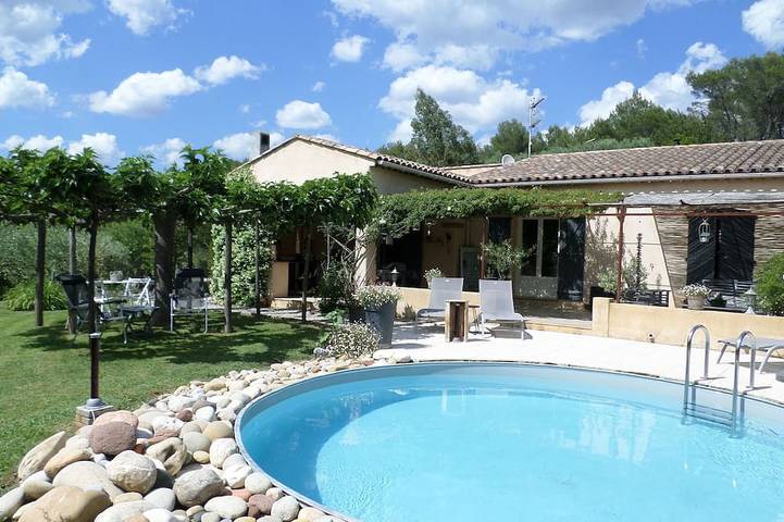 Villa pour 6 personnes, avec terrasse et jardin
