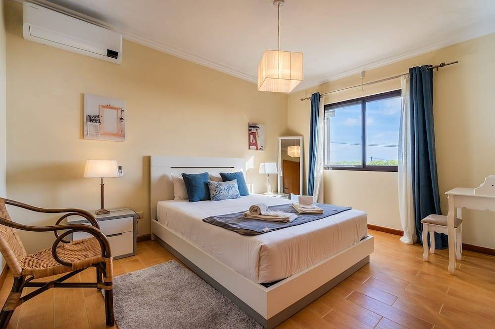 Description in São Miguel Island, Villa Franca Do Campo