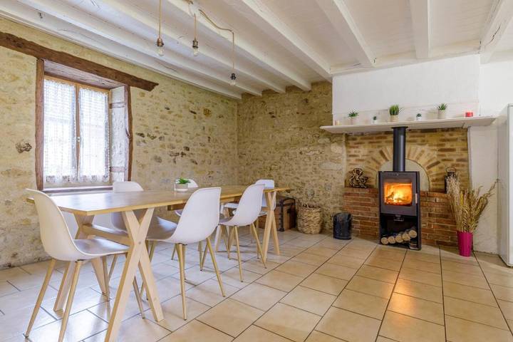 Location de vacances pour 6 personnes, avec terrasse et jardin, animaux acceptés dans Celon - 4