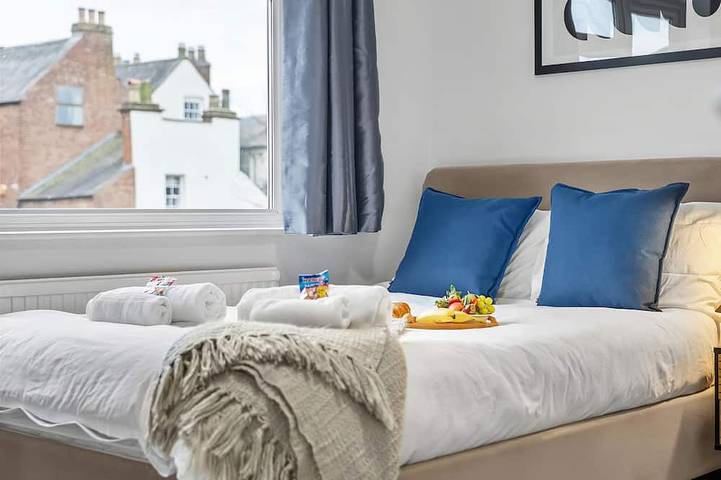 Maison de ville centrale 5 lits (9 couchages) avec parking in Leamington Spa, Warwickshire