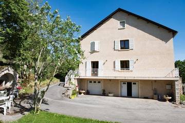 Gîte pour 4 personnes, avec jardin à Le Recoux