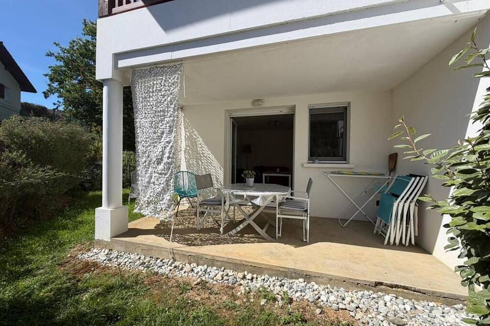 Entire apartment, The Mendi Alde Complex - Community Pool in Cambo-les-Bains, Bayonne region