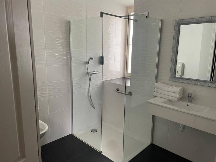 Hôtel pour 2 personnes, avec Terrasse et Jacuzzi ainsi que Jardin et Piscine dans la Sarthe - 4