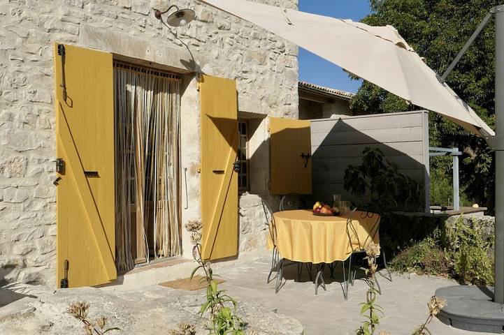 Gîte pour 5 personnes, avec terrasse ainsi que jardin et piscine