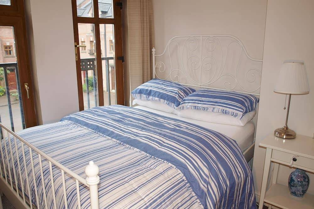 Schönes 4 Schlafzimmerreihenhaus im mit einem Gatter geversehenen Hof nahe Stadtzentrum in Belfast, Grafschaft Antrim