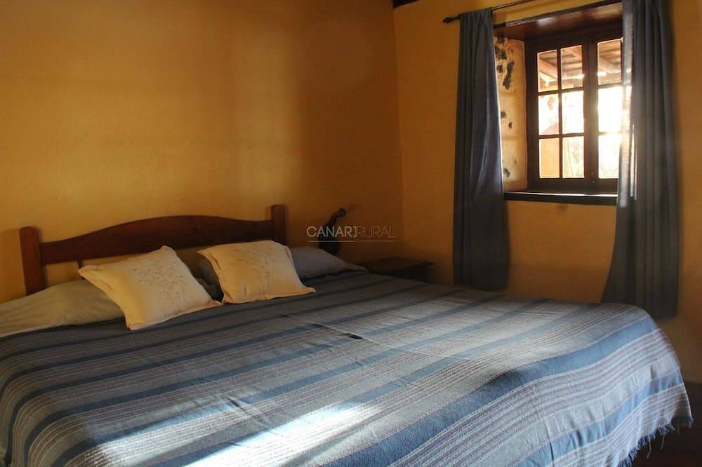 Traditional Canarian Retreat: Casa Francisco with Private Pool, Terrac in Fagundo, Puntagorda