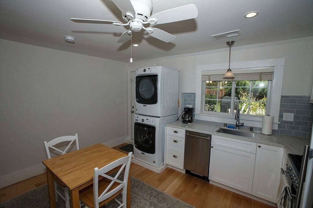Privates Ferienhaus mit Küche und Waschmaschine / Trockner in der Nähe von Palo Alto in Menlo Park, Silicon Valley