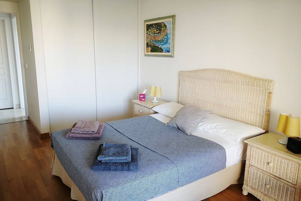 Apartamento entero, Cagnes sur Mer Côte d'Azur terraza frente al mar piscina en el estacionamiento del parque in Cros de Cagnes, Cagnes-sur-Mer