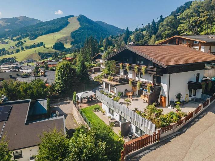B&B für 3 Personen, mit Ausblick und Balkon sowie Garten, kinderfreundlich in Saalbach