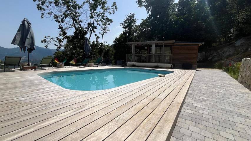 Chalet pour 5 personnes, avec Terrasse et Jardin ainsi que Piscine et Vue