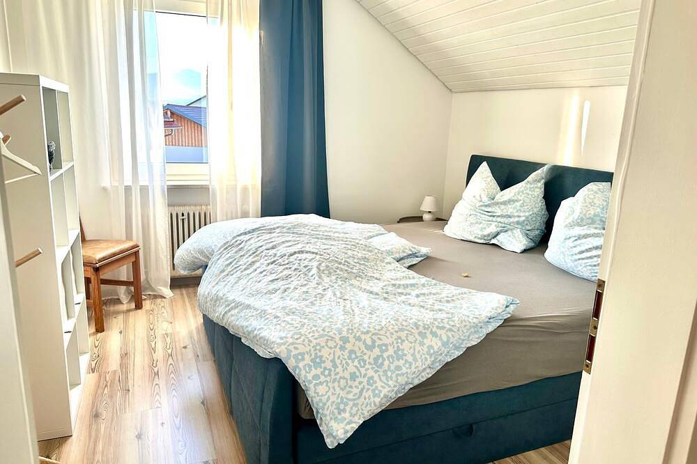 Ganze Wohnung, Modernes Ferienhaus mit Balkon und Badewanne (81 qm) in Furth im Wald, Ostbayern