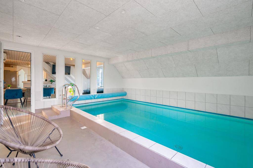 Wunderschönes Poolhaus mit Aussenwhirlpool auf einem großen, hügeligen Dünengrundstück in Henne, Filsø See