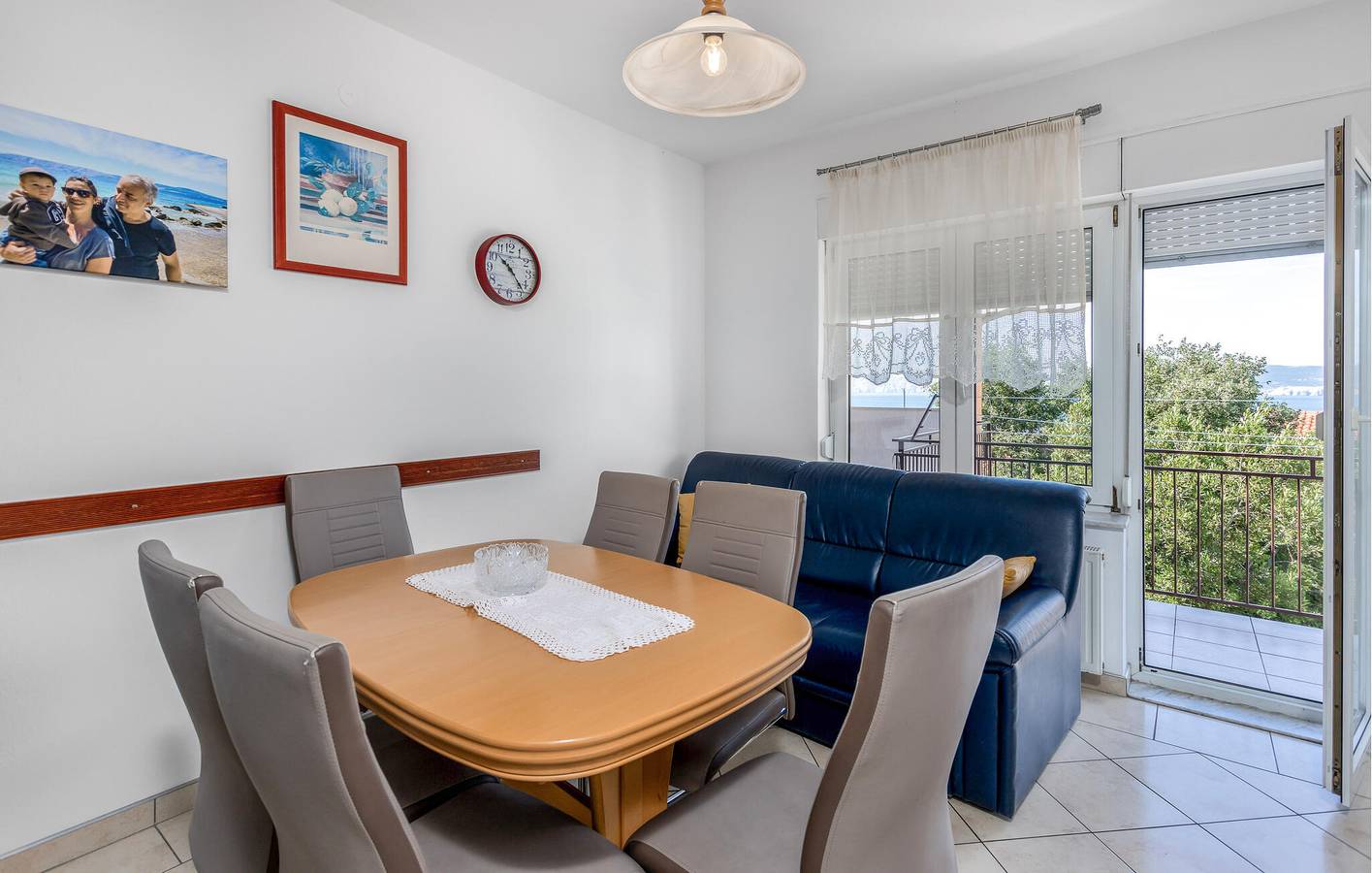 Ganze Ferienwohnung, Gemütlich, 2 km vom Strand entfernt: WLAN, Klimaanlage, Parkplatz und Terrasse! in Novi Vinodolski, Primorje-Gorski Kotar