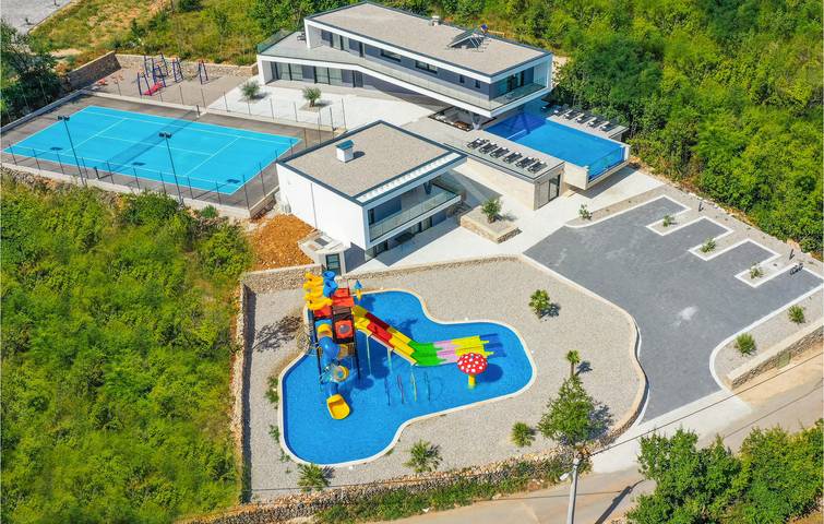 Ferienhaus für 20 Personen, mit Terrasse und Garten sowie Pool und Sauna
