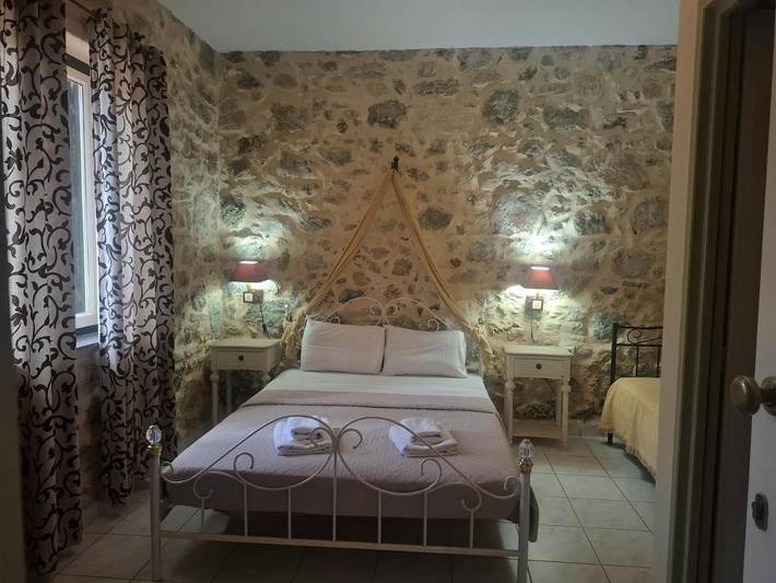 Gîte pour 2 personnes, avec balcon et jardin ó Zarós