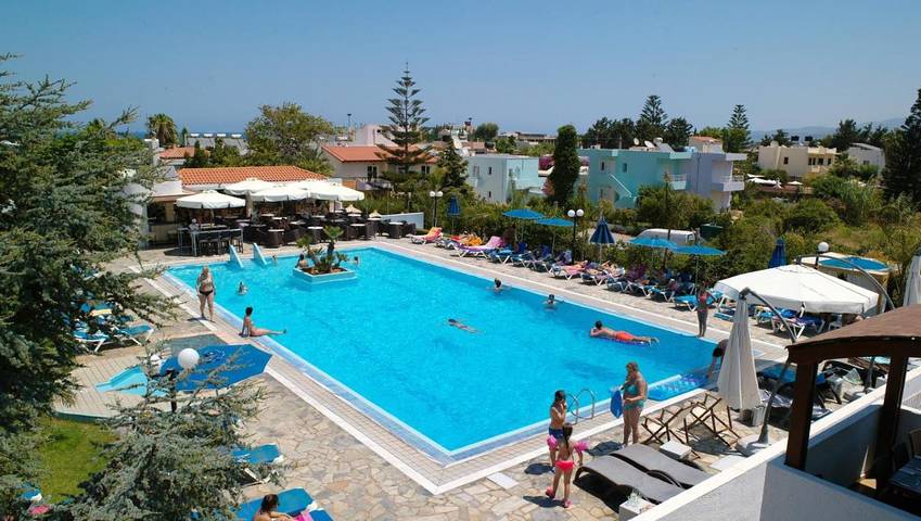 Location de vacances pour 3 personnes, avec bassin pour enfant ainsi que piscine et jardin, animaux acceptés dans Malia - 2
