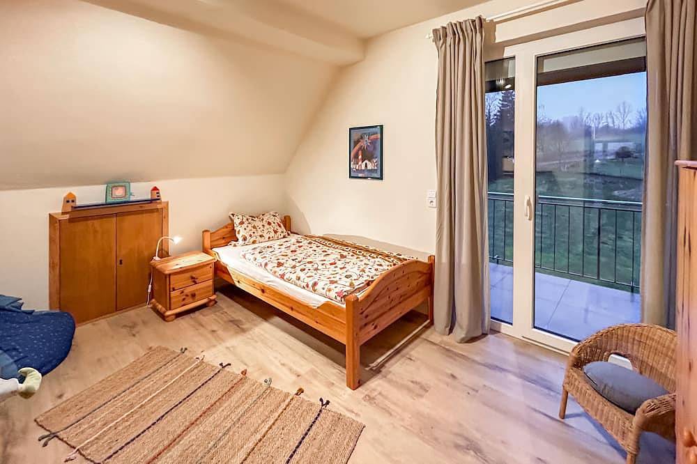 Ganze Wohnung, Schöne geräumige Ferienwohnung in Neroth in Neroth, Vulkaneifel