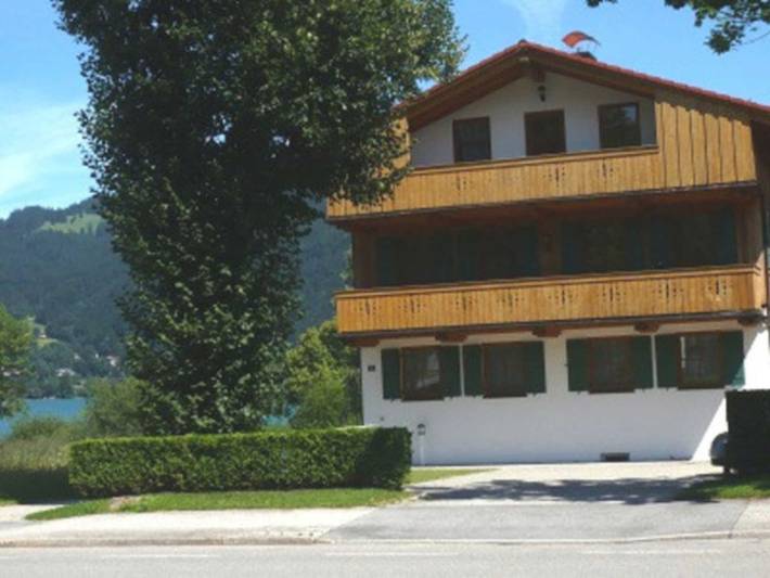 Ferienwohnung für 2 Personen, mit Terrasse und Garten sowie Sauna in Alpenland Tegernsee Schliersee