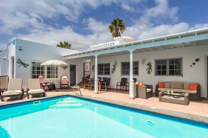 Villa for 8 people, with ocean view and garden in Puerto del Carmen