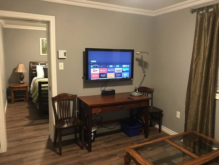 Vacation rental for 2 people, with terrace and garden in Halifax