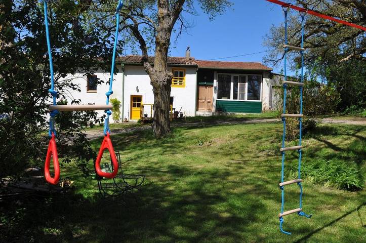 Location de vacances pour 5 personnes, avec Terrasse ainsi que Jardin et Vue à Lafage (Aude)