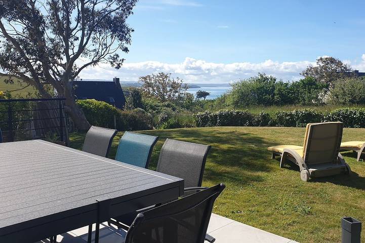 Location de vacances pour 8 personnes, avec Terrasse et Jardin à Argol