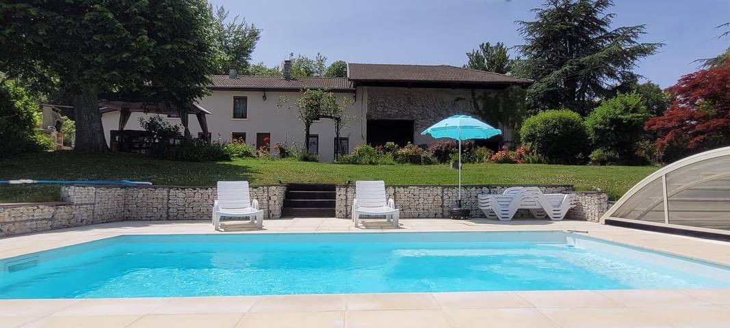 Gîte pour 6 personnes, avec Terrasse et Jardin ainsi que Piscine et Vue
