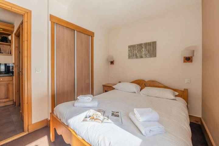 Entire apartment, V Buet 31: Beside Ski Lift; Pool, Sauna & Gym in Vallorcine, Bonneville region