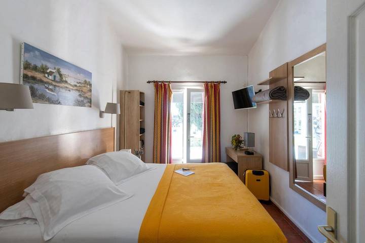 Hôtel pour 3 personnes, avec piscine et sauna ainsi que jacuzzi et jardin, adapté aux familles dans Bac du sauvage - 2
