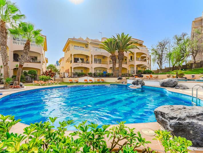 Holiday apartment for 4 people, with pool and garden as well as children pool in Golf del Sur