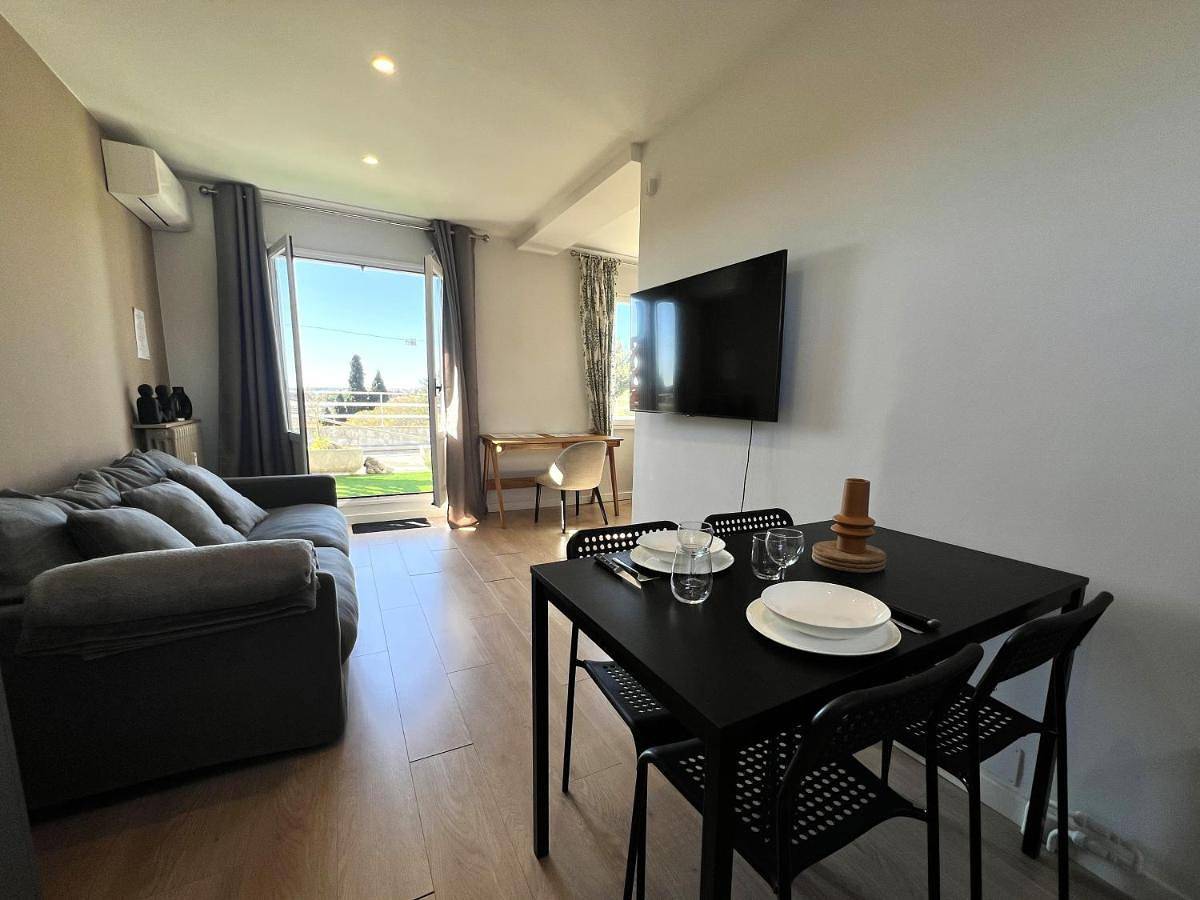 Appartement entier, One-Bedroom Apartment in Aix-en-Provence, Côte méditerranéenne (France)
