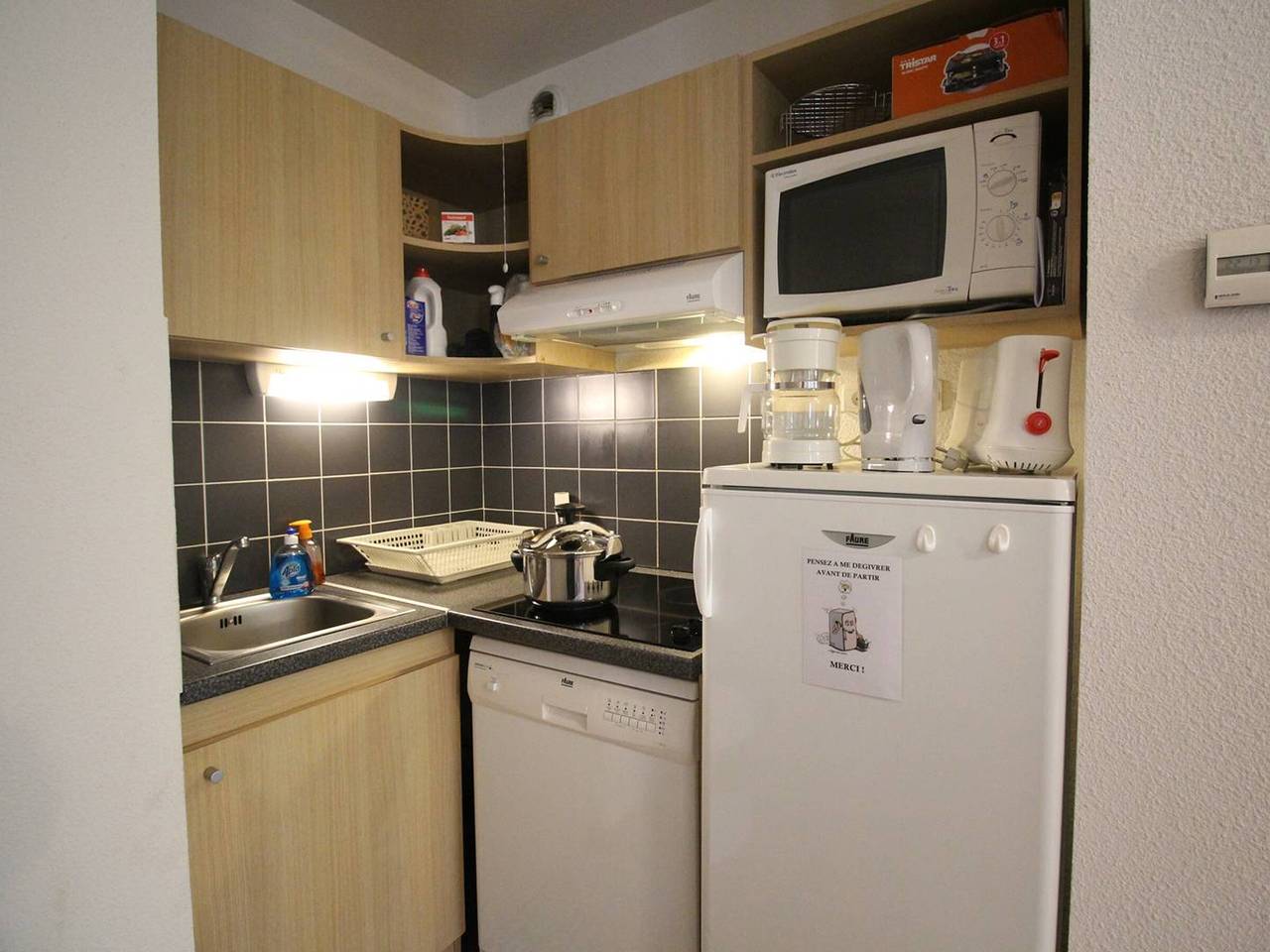 Appartement entier, Charmant T2 avec balcon, parking et lave-linge près du parc in Luchon-Superbagnères, Bagnères-de-Luchon
