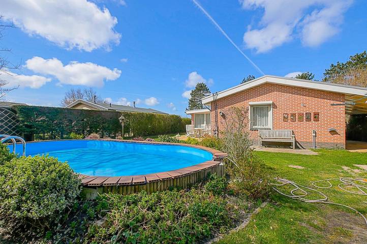 Ferienhaus für 4 Personen, mit Terrasse und Balkon/Terrasse sowie Pool in Julianadorp - 2