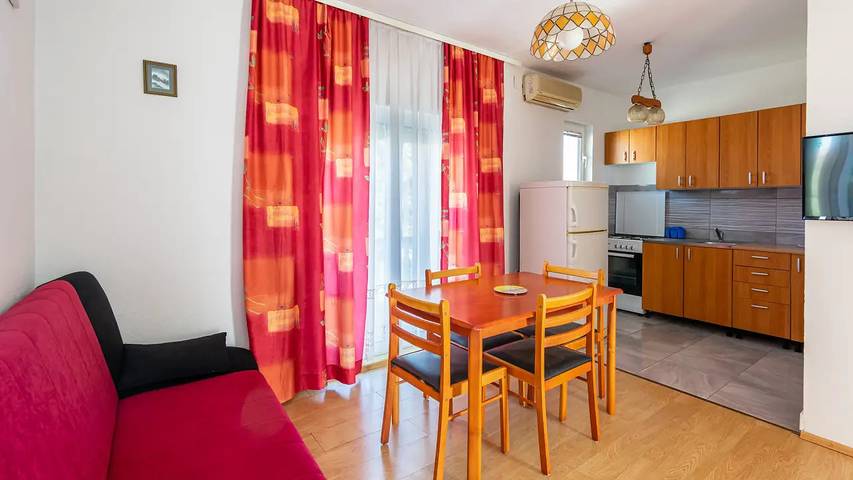 Gîte pour 5 personnes, avec terrasse à Bibinje