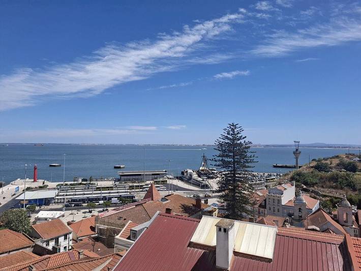 Apartamento entero, Apartamento de vacaciones para 4 personas con vistas al mar in Cacilhas, Almada