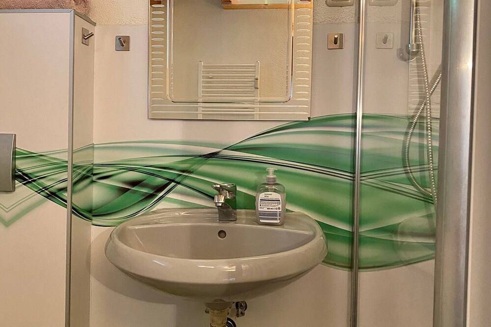 Ganze Wohnung, Oldschool, Dorfschule mit Whirlpool in Kall, Rureifel (Nordrhein-westfalen)