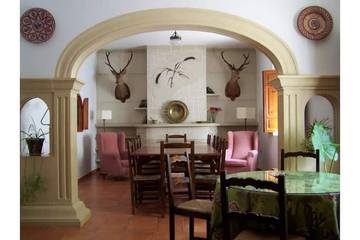 Casa rural para 15 personas, con piscina además de jardín y balcón, Se admiten mascotas en Pozo-Lorente