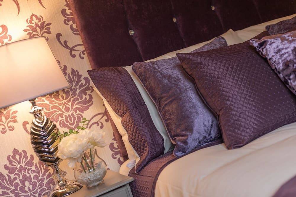Town Square Townhouse - Best Location in Eyre Square, Galway