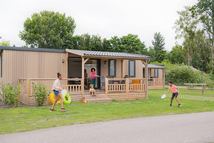 Bungalow voor 4 personen, met Balkon/Terras en Terras in Flevoland