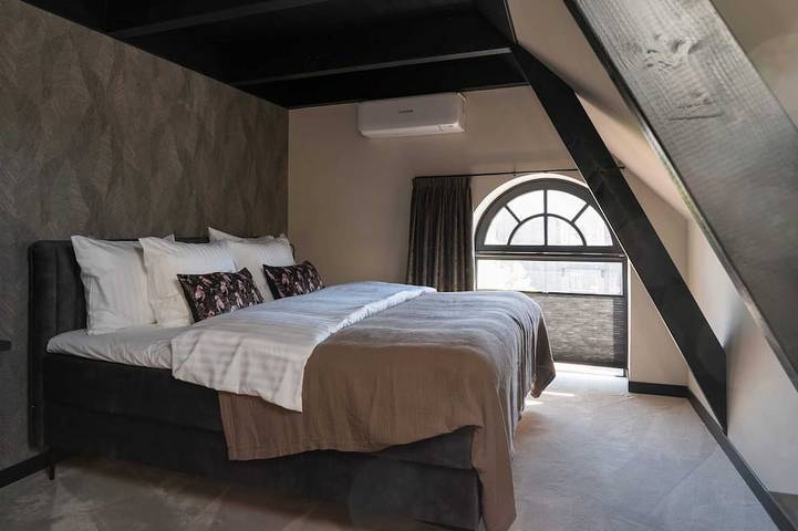 Ganze Wohnung, De Vooruitgang Sneek - de Woudvaart in Sneek, Holländische Küste