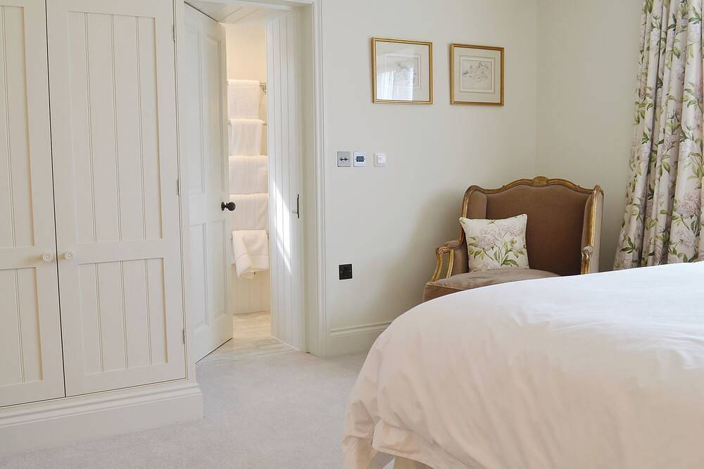 5 bedroom accommodation in Brancaster in Brancaster, Norfolk Coast