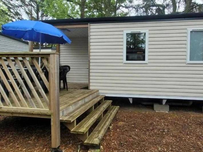 Camping pour 6 personnes, avec terrasse et piscine