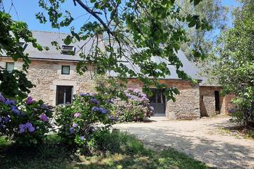 Gîte pour 10 personnes, avec jardin et terrasse à Melgven