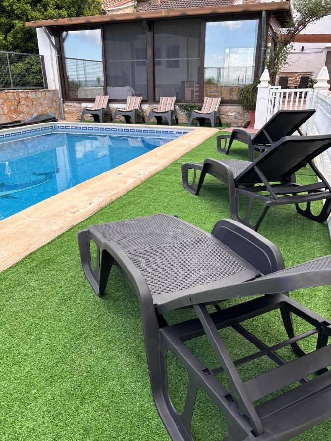 Casa de vacaciones para 14 personas, con jardín además de piscina y vistas, Se admiten mascotas en Provincia de Valencia - 2