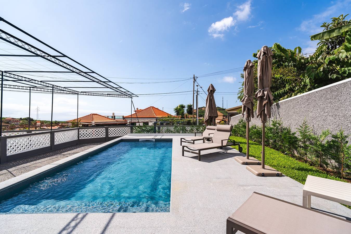 Casa vacanze 'Solar Do Iheuzinho' con vista sulle montagne, Wi-Fi e aria condizionata in Câmara de Lobos, Madeira