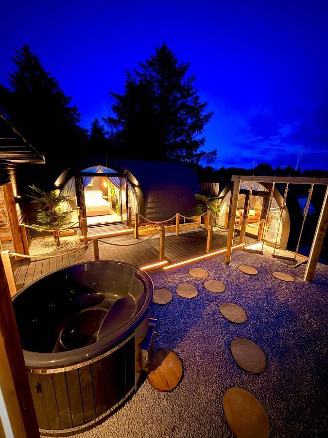 Glamping for 4 people, with Balcony and Terrace as well as Hot tub and Garden in The Lizard Peninsula